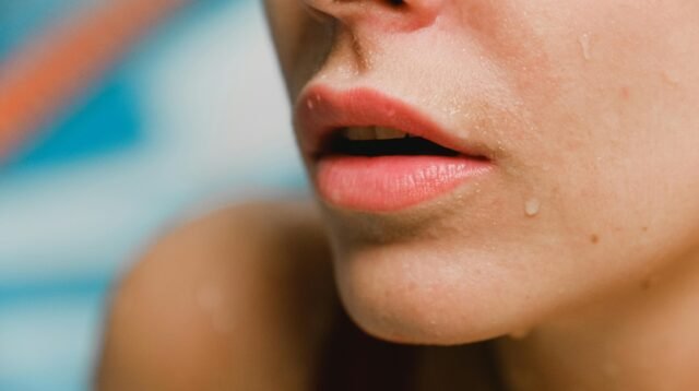 Bibir Basah Kualitas Air Liur